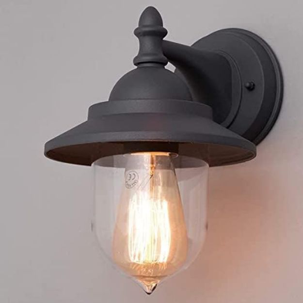 Picture of Vintage Coach Lantern Outdoor Wall Light – Traditional Garden, Porch & Patio Lighting